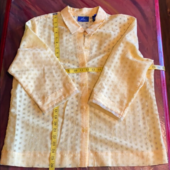Beautiful sheer, yellow top with check pattern - Picture 3 of 6